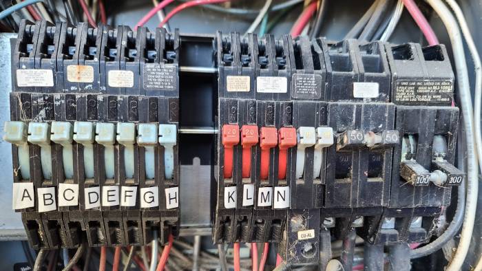 Zinsco circuit breaker panel removed