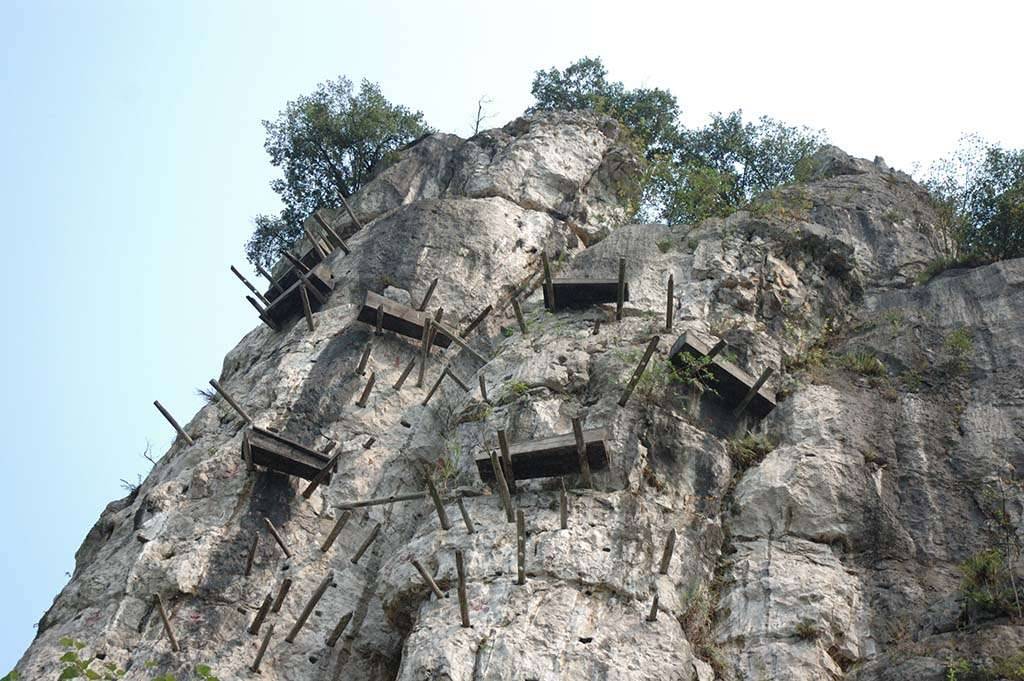 China cliff coffins