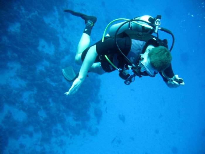 Hawaii Maui Molokini dive descent scuba