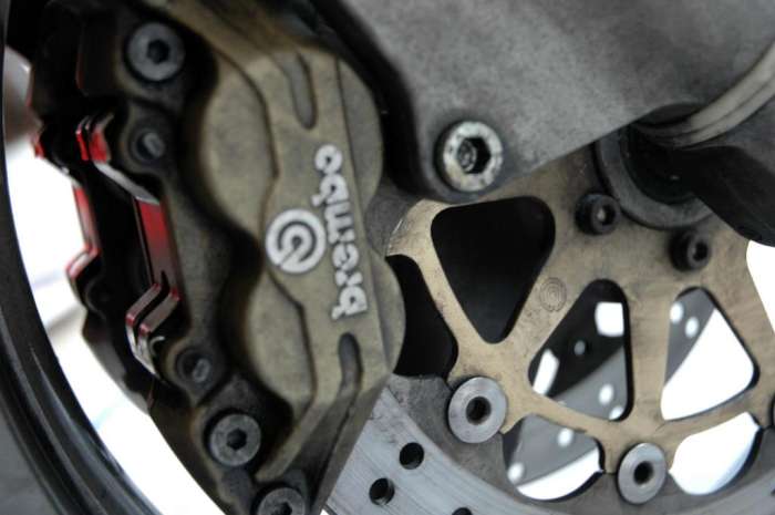Brembo brakes Ducati 900 Supersport dirty