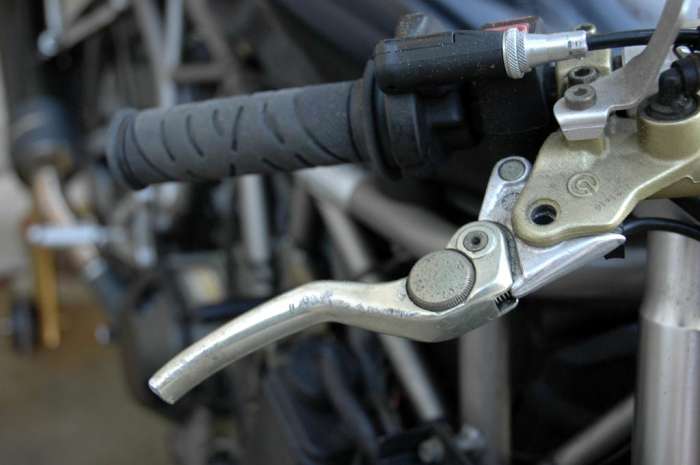 Broken brake lever Ducati 900 Supersport