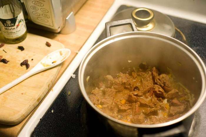 Chili cooked meat pot