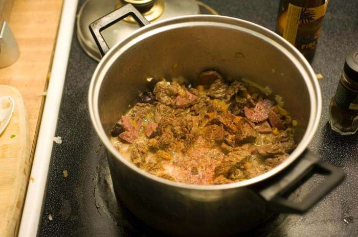 Chili cooking pot seasoning steak
