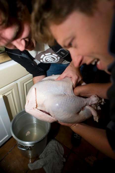 Friendsgiving cleaning turkey