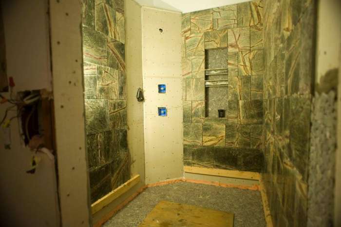 Bathroom bodysprays tiling