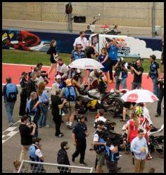 2014 MotoGP Austin Texas Moto2 prerace umbrella girls starting grid
