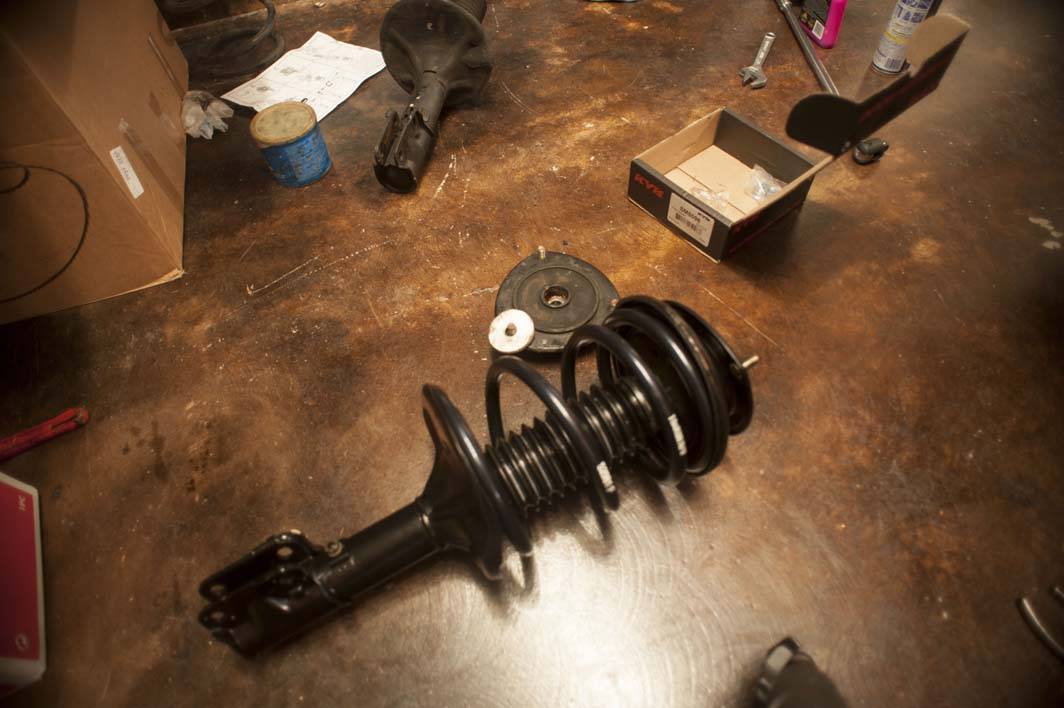 Mitsubishi 3000GT VR4 turbo strut spring HR KYB replacement