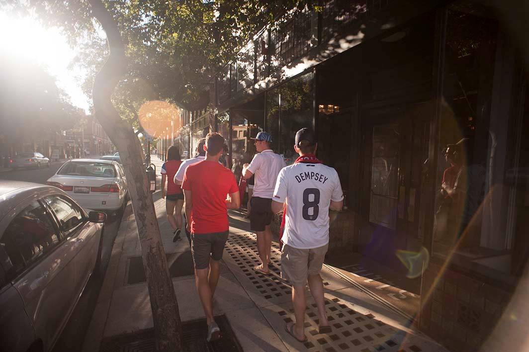 US Mexico CONCACAF Cup Rose Bowl 2015 Los Angeles walk Dempsey jersey
