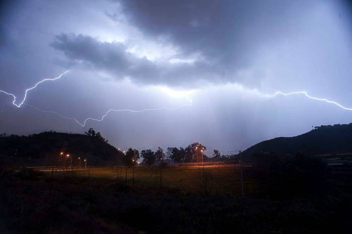 lightning clouds night long exposure