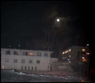 Night surf Scripps Pier San Diego flash