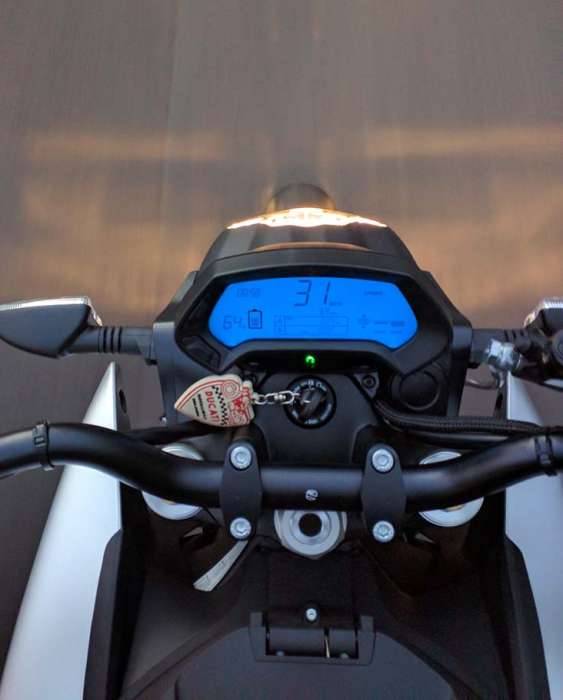 Motorcycle Zero S gauges riding