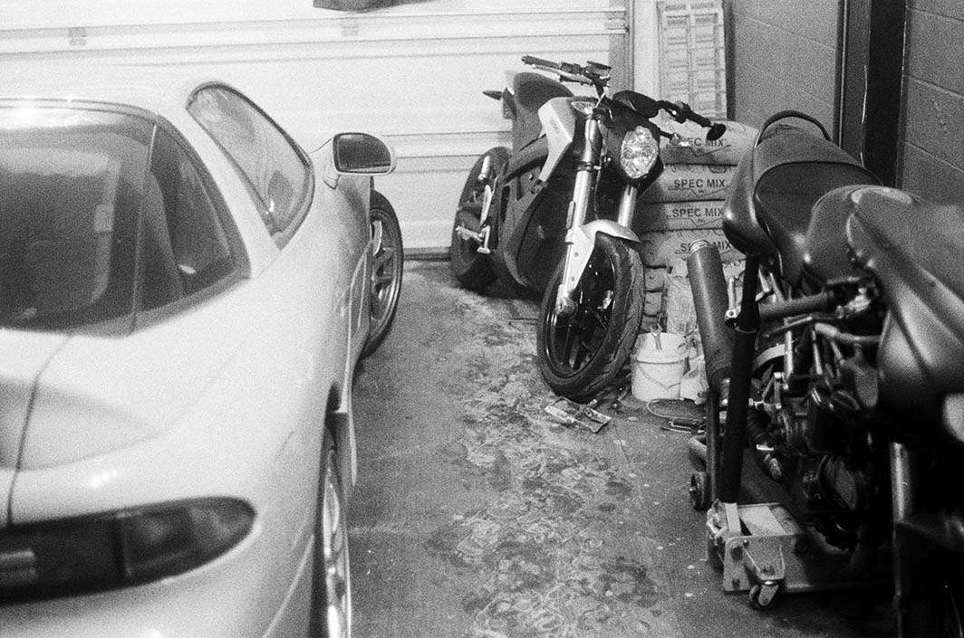Garage concrete bags motorcycles 3000GT