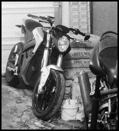 Garage concrete bags motorcycles 3000GT