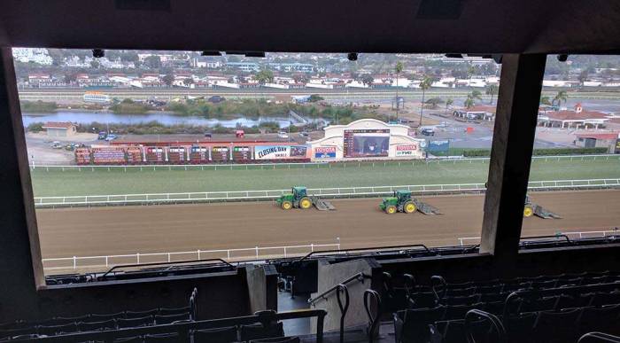 Del Mar Fairgrounds track Deere racing pun I apologize for nothing