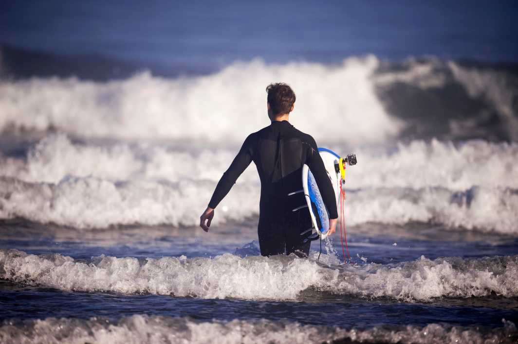 Surf surfing telephoto Scripps Pier San Diego walk out