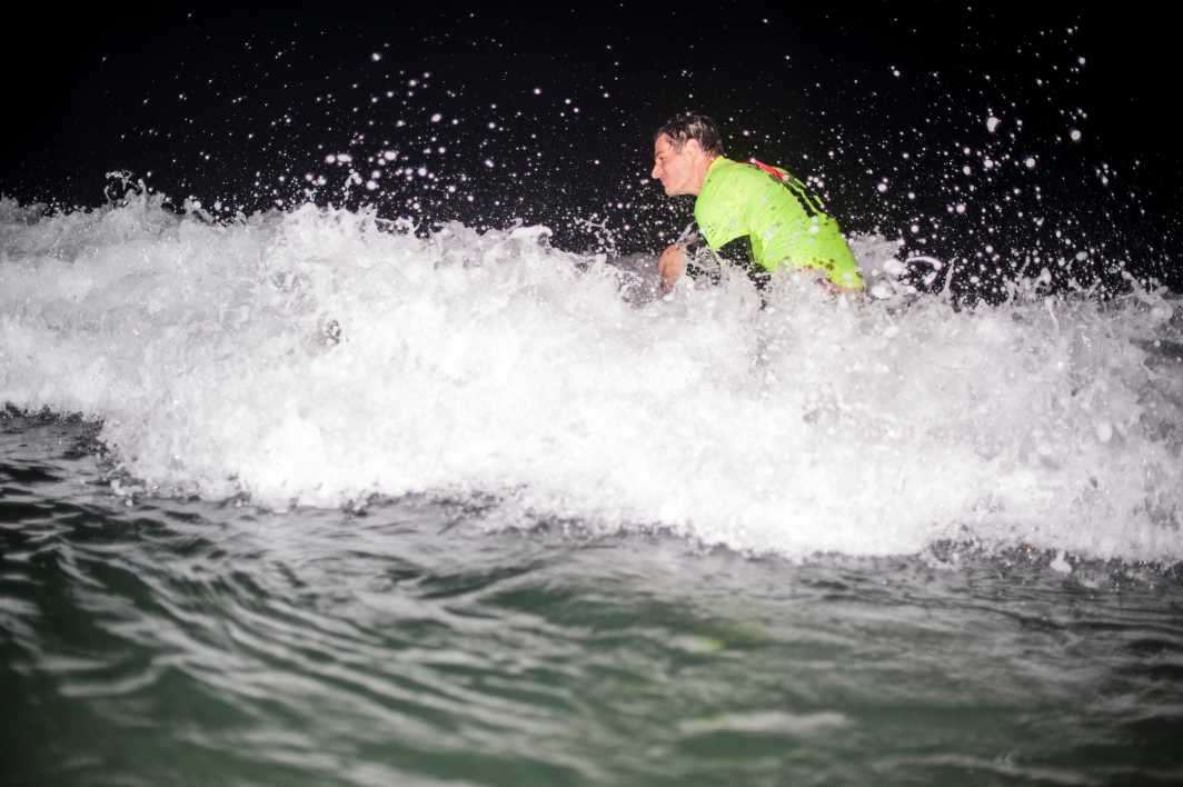 Night surfing flash foam