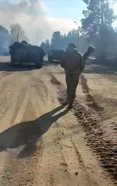 Ukraine soldier javelin Russian convoy video
