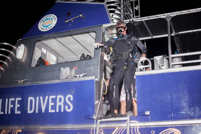 Hawaii manta night dive Aquatic Life boat giant step scuba