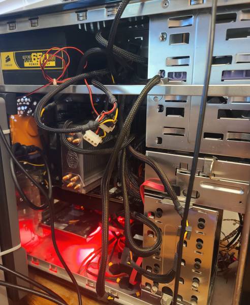 Gaming computer wiring cabling Thermaltake sound card