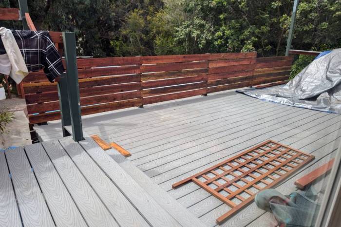 Deck Trex redwood railing planks