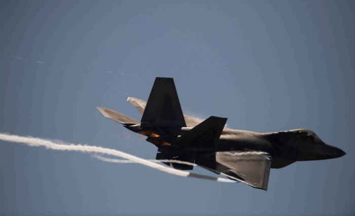 Miramar Air Show 2024 F-22 Raptor flyby contrails