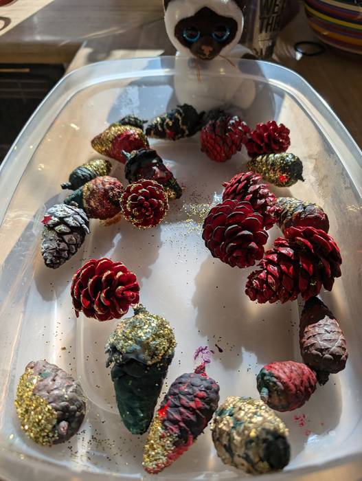 Xmas decorated pinecones