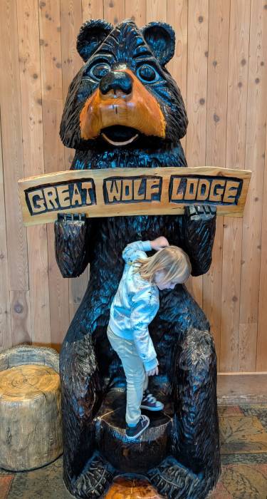 Great Wolf Lodge bear chair